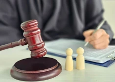 Одному все, другому - ничего? В Латвии продолжается сложный спор о наследстве между братьями