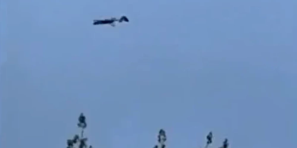 Pēdējo nedēļu laikā Latvijas gaisa telpā vairākkārt ielidojuši droni, kamēr turpinās Krievijas asiņainā invāzija Ukrainā un ukraiņi rada dronus atmaksas triecieniem pa objektiem Krievijā (ekrānuzņēmums no video)