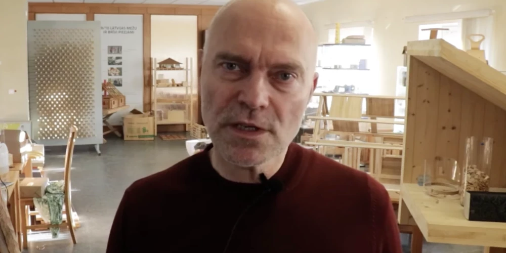 Latvijas Kokmateriālu ražotāju un tirgotāju asociācijas prezidents Jānis Apsītis norāda, ka valdības lēmums - samazināt zāģbaļķu cenas 2024. gadā, bija absolūti loģiska rīcība.