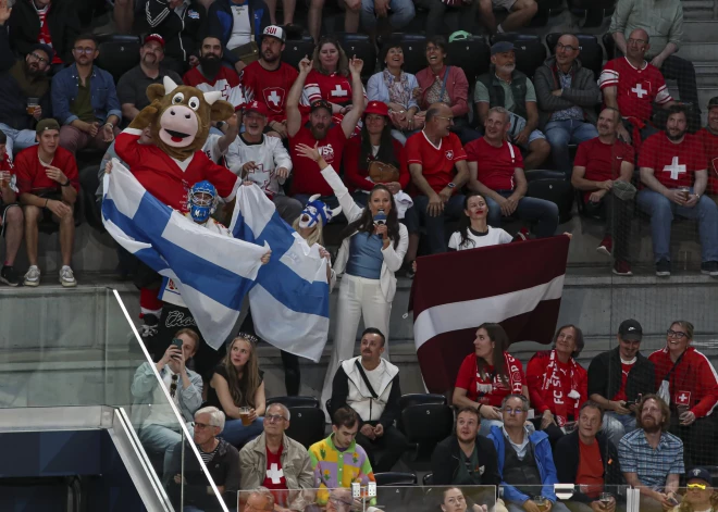 Latvijas un Somijas spēles ainas (foto: Guntis Lazdāns/LHF)