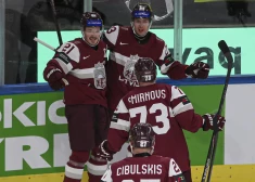 Jācīnās par punktiem pret čempioni: Latvijas hokejistiem duelis pret ar NHL spēlētājiem komplektēto ASV