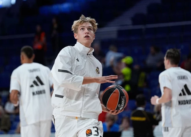 Basketbolists Gunārs Grīnvalds turpina spēlēt rezultatīvi jauniešu Eirolīgas finālturnīrā