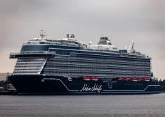 Foto no Mein Schiff Relax sagaidīšanas un ienākšanas Rīgas ostā