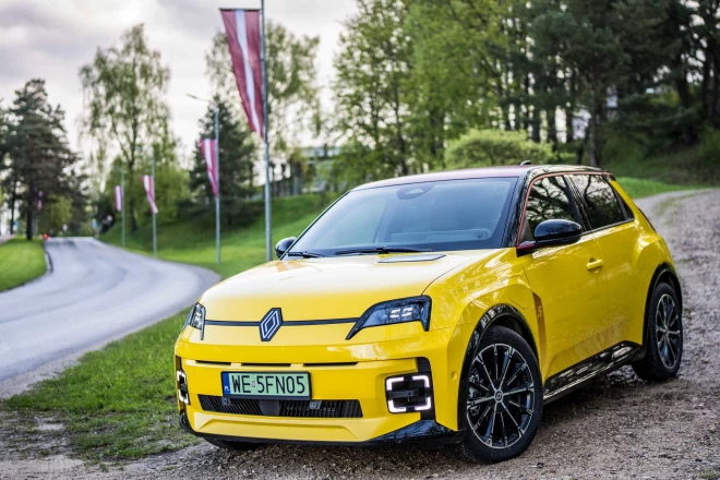 “Renault 5”.