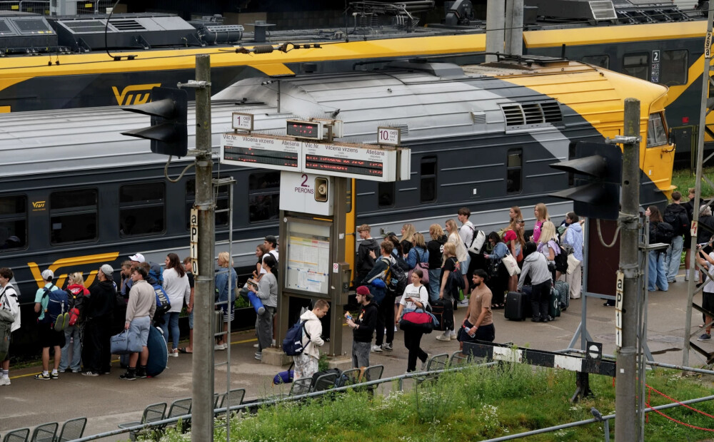 Paziņots, kas notiks ar sabiedriskā transporta pasažieriem Latvijas gaisa telpas apdraudējuma gadījumā