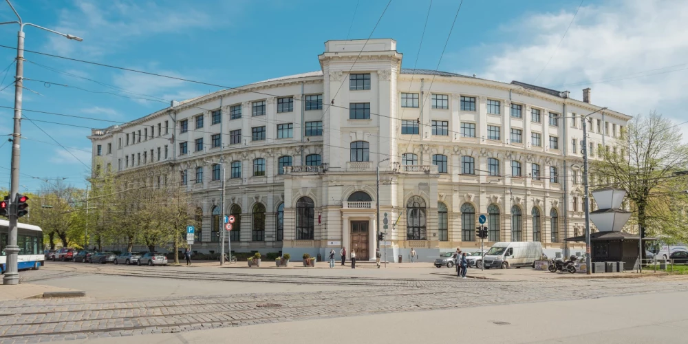 LU Ekonomikas un sociālo zinātņu fakultātes ēkas Aspazijas bulvārī 5 (foto: Latvijas Universitāte / Facebook)