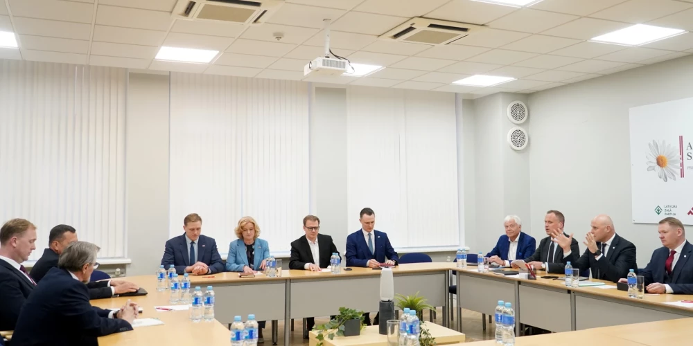 Jaunās valdības veidošana notiek kopš 16. maija, kad to uzticēja "Apvienotā saraksta" pārstāvim Andrim Kulbergam.
