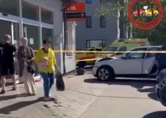 В Вецмилгрависе автомобиль сбил трех человек; один пострадавший, по словам очевидцев, в тяжелом состоянии