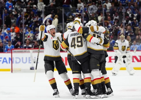 "Golden Knights" hokejisti Stenlija kausa pusfinālā izcīna otro uzvaru. 