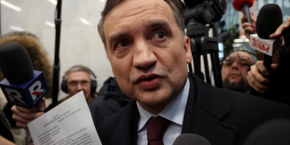 Zbigņevs Ziobro kopš 2025. gada uzturējās Ungārijā, kur patvērumu viņam piešķīra toreizējais premjerministrs Viktors Orbāns.