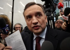 Polijas bijušais tieslietu ministrs, kurš aizbēga uz ASV, nevar justies mierīgi