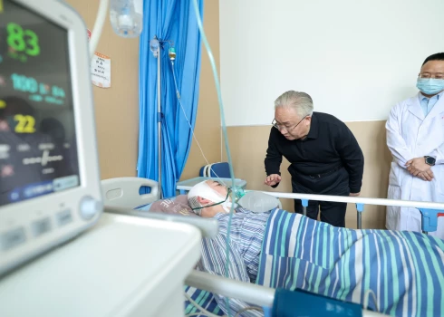 Gāzes sprādzienā Ķīnas ogļraktuvēs daudzi saindējušies ar indīgām gāzēm.