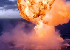 VIDEO: pēc testa lidojuma Indijas okeānā eksplodējusi "SpaceX" raķete