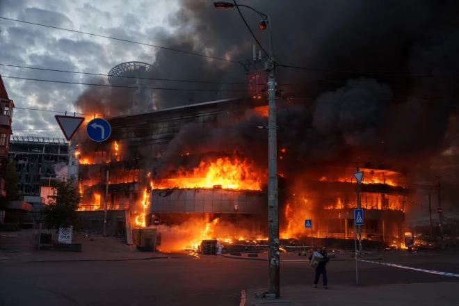 Попадание в торговый центр Киева.