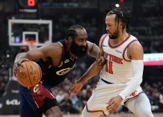 "Knicks" uzvar arī Klīvlendā un nonāk soļa attālumā no NBA fināla