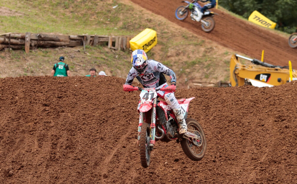 Pauls Jonass izcīna 12. vietu Francijas MXGP posma pirmajā braucienā