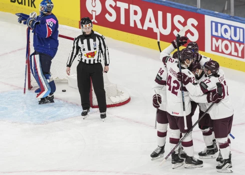 Latvija pārliecinoši pieveic Lielbritāniju (foto: Guntis Lazdāns / LHF)