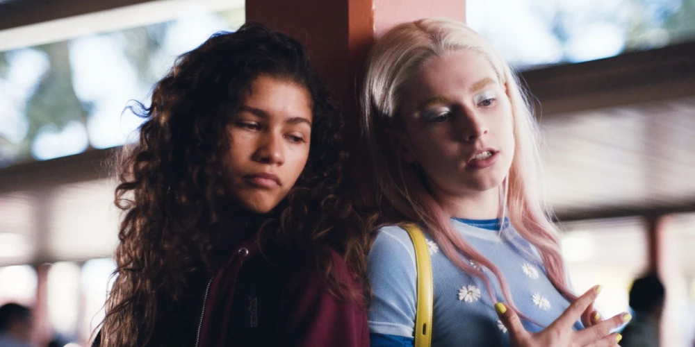 Seriāls "Eiforija" ir drāma par pieaugšanu. Skaists, sāpīgs un neērti godīgs stāsts par jaunību, kas deg no abiem galiem.