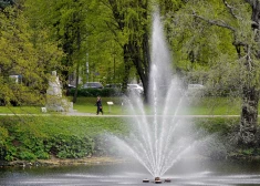 Gaiss Latvijā pirmdien iesils līdz +22 grādiem; pūtīs brāzmains vējš