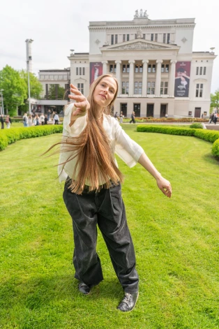 Tieši laikmetīgajā dejā Ieva sajutusi, ka var pilnībā realizēt savu radošo domāšanu – ne tikai kā dejotāja, bet arī kā horeogrāfe un scenogrāfe.