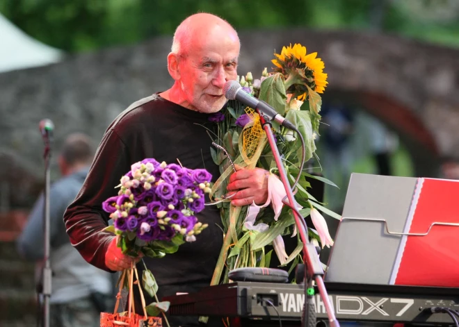 Imantam Kalniņam šodien 85! Jau drīz gaidāmi viņa memuāri - par ko tur būs?