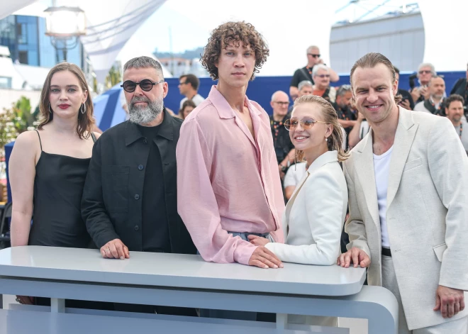 2026. gada 21. maijā Francijas dienvidos, kur norisinājās 79. Kannu kinofestivāls, emocionālā saviļņojumā tika aizvadīta režisora Viestura Kairiša un aktiera Kārļa Arnolda Avota sadarbībā veidotās spēlfilmas "Uļa" pirmizrāde.