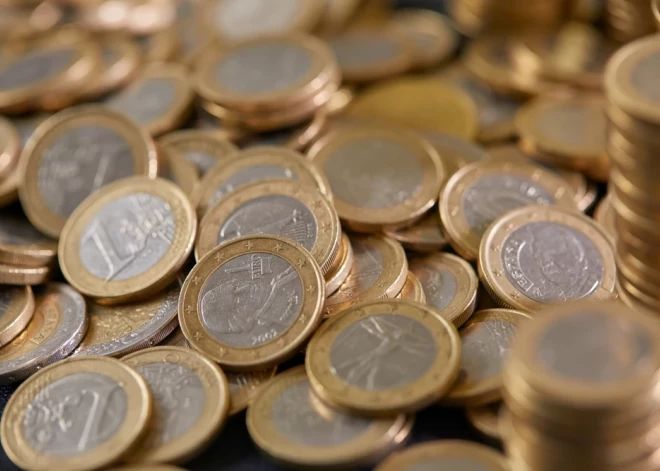 Kopbudžeta deficīts aprīļa beigās bijis būtiski mazāks nekā pirms gada