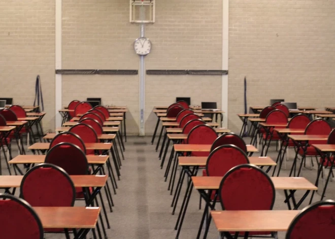 Gaisa telpas apdraudējuma dēļ aptuveni 1350 skolēniem būs jākārto atšķirīga latviešu valodas eksāmena daļa