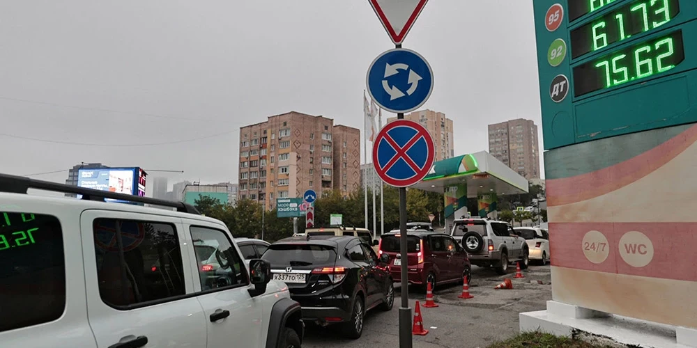 Privātais un komerciālais transports Krievijā var apstāties jau jūnijā, norādīja neatkarīgais Krievijas ekonomists.