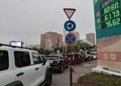 Ukraina atņem Krievijai benzīnu: eksperts prognozē, kad varētu apstāties transports