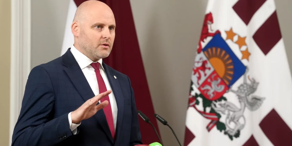 Кандидат в премьер-министры Андрис Кулбергс сегодня обнародовал состав нового правительства.