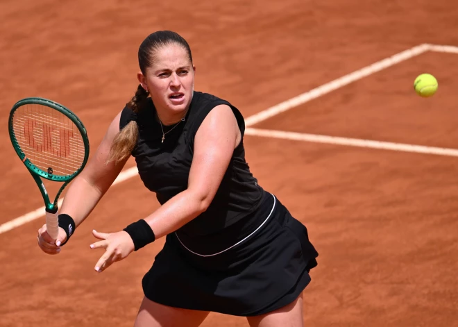 Ostapenko ar jaunzēlandieti Rutlifu sasniedz Francijas atklātā čempionāta otro kārtu