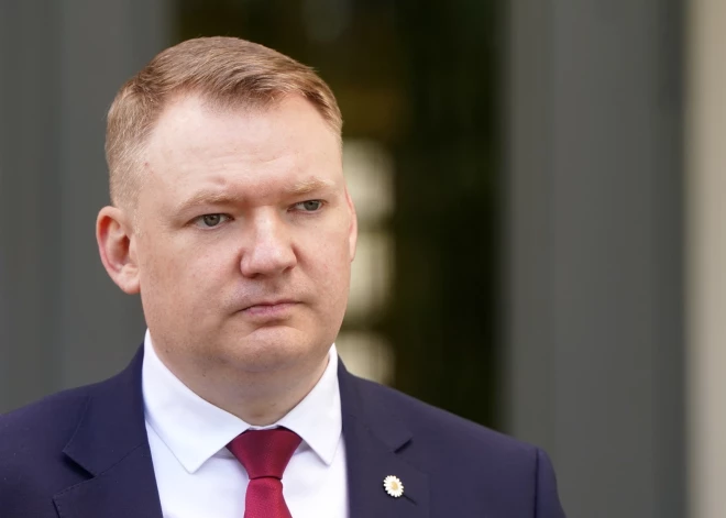 Topošais tieslietu ministrs Smiltēns Saeimā pērn algā saņēmis 91 195 eiro