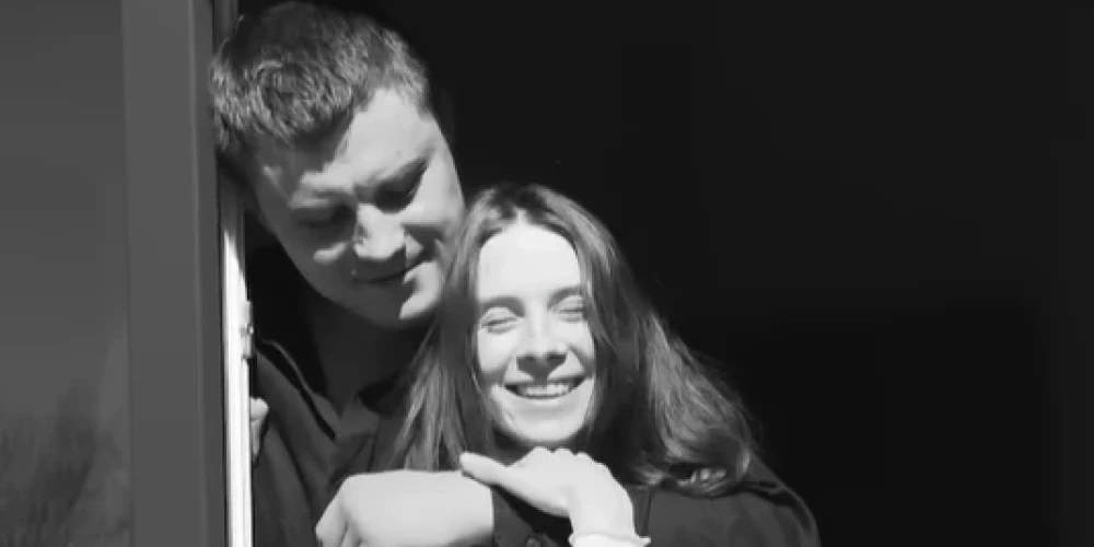 Aktieris Andrejs Alens kļuvis par daudzbērnu tēvu.