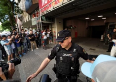 Policija Madridē veic kratīšanu sociālistu partijas galvenajā mītnē