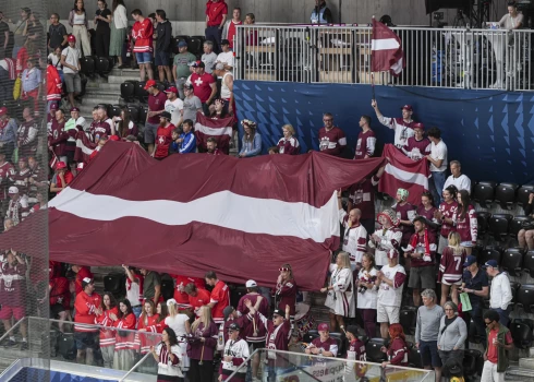 Latvijas hokeja fani pasaules čempionātā Šveicē. 