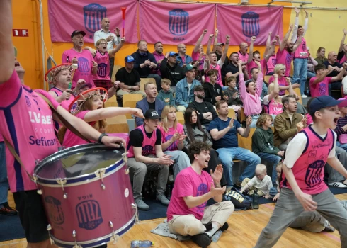 Ar savu fanu vētrainu atbalstu "Rīgas Zeļļi" šosezon izcīnīja Latvijas basketbola līgas (LBL) bronzas godalgas.