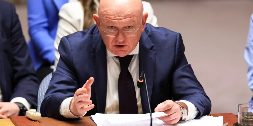Krievijas pastāvīgais pārstāvis ANO Vasilijs Ņebenzja Ņujorkā šausta "bezkaunīgo" ASV.