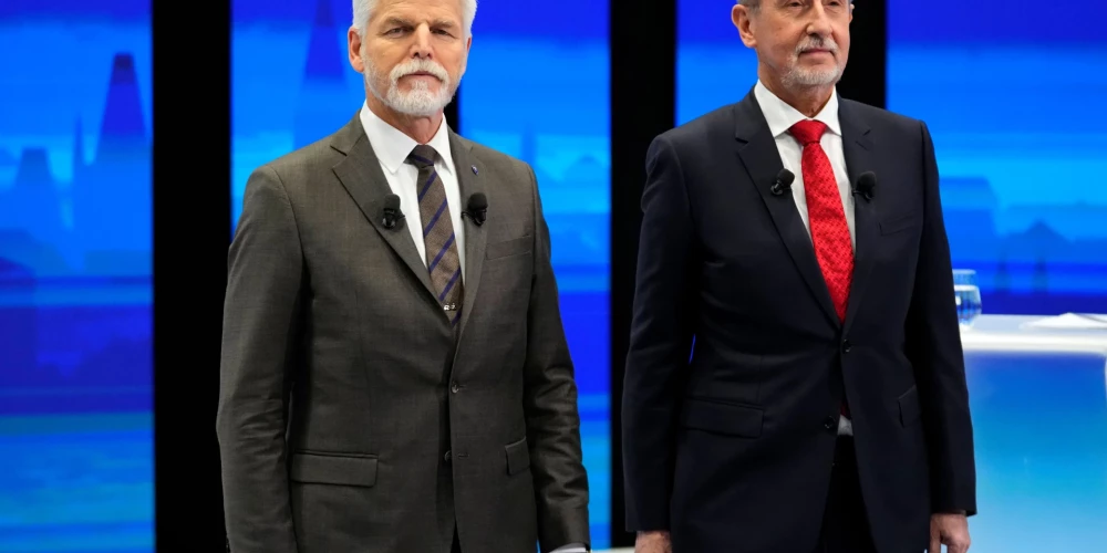 Čehijas prezidents Petrs Pavels (pa kreisi) un premjerministrs Andrejs Babišs (foto: Scanpix / AP)
