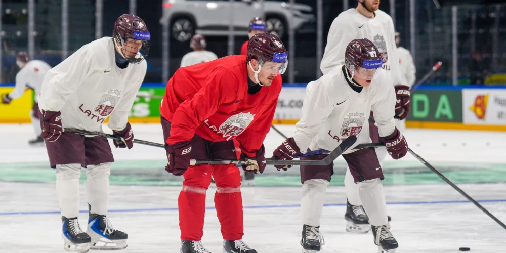 Latvija trenējas pirms ceturtdaļfināla pret Norvēģiju (foto: Ansis Ancovs/LHF)