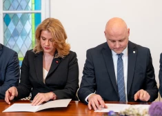 FOTO: koalīcijas partijas parakstījušas vienošanos par Kulberga valdību