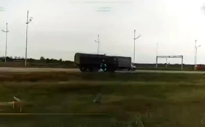 Okupanti ir sākuši maskēt militāros transportlīdzekļus par civiliem transportlīdzekļiem, tādējādi apdraudot īstus civiliedzīvotājus.