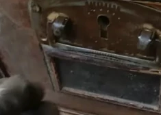 Pāris nopirka vecu kumodi un uzreiz saprata, ka ar to kaut kas nav kārtībā. VIDEO