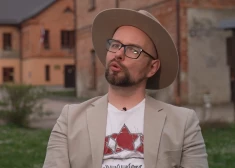Lauris Valters atklāj, cik nopelna muzicējot