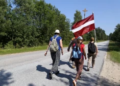 Latgales tūrisma un viesmīlības biznesa pārstāvji Jauns.lv ar satraukumu komentē “dronu krīzi”, kura sāpīgi ietekmē uzņēmējdarbību Austrumlatvijā. Cilvēki vairs nevēlas mērot ceļu uz Latgali.