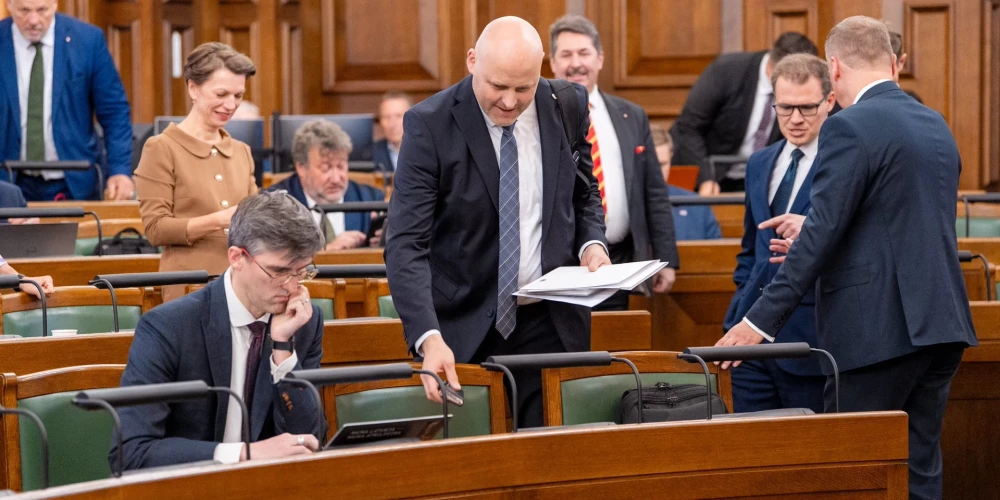 Jaunā opozīcija Saeimas debatēs par Kulberga valdības aptiprināšanu kritizē JV.