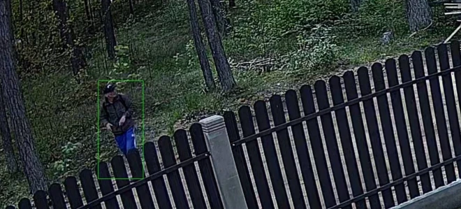Policija lūdz palīdzību attēlos redzamās personas atpazīšanā.
