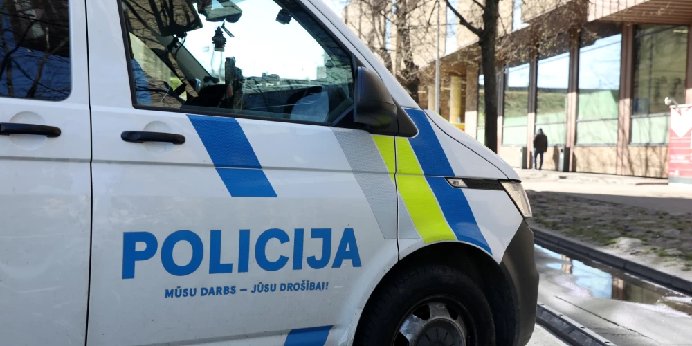 В Риге начат процесс против матери после проверки квартиры, где одна находилась 11-летняя девочка.