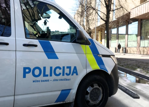 В Риге начат процесс против матери после проверки квартиры, где одна находилась 11-летняя девочка.