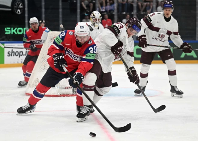 Latvijas hokejisti pasaules čempionāta ceturtdaļfinālā pēc otrā perioda zaudē Norvēģijai